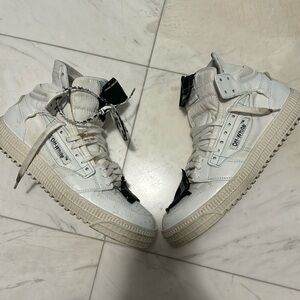 MENS HI TOP OFF-WHITE SNEAKER SIZE 43